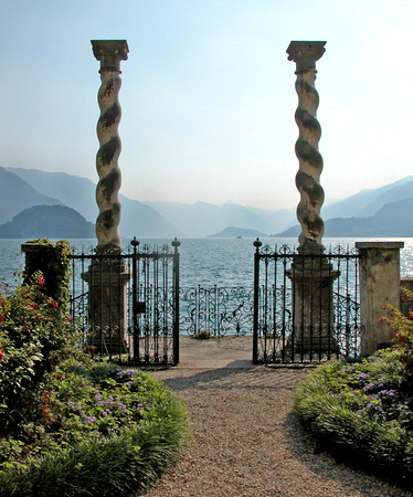 Lago di Como Varenna  villa monastero 2004